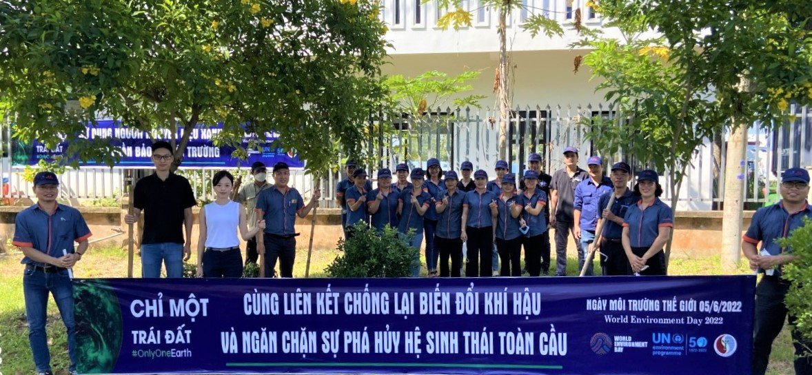 Cán bộ, CNV Công ty TNHH Mei Sheng Textiles Việt Nam (TT. Ngãi Giao, huyện Châu Đức) tổ chức Lễ phát động trồng cây xanh và làm vệ sinh môi trường.