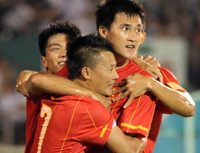 ĐTVN gặp họa: C&ocirc;ng Vinh trật ng&oacute;n ch&acirc;n, nghỉ 1 th&aacute;ng