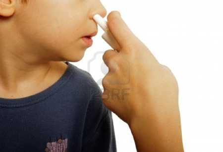 Thuốc nhỏ mũi cho trẻ nhỏ: D&ugrave;ng thế n&agrave;o cho đ&uacute;ng?  1