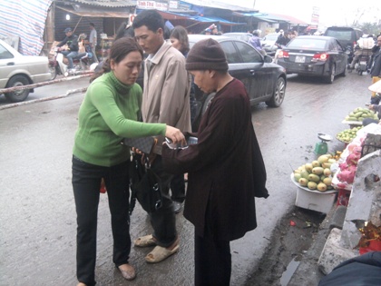 Ăn m&agrave;y v&agrave; sư giả lộng h&agrave;nh, lừa bịp l&ograve;ng nh&acirc;n của du kh&aacute;ch