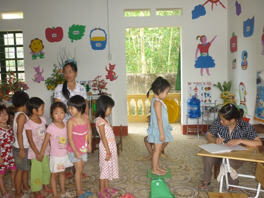 Chăm s&oacute;c trẻ suy dinh dưỡng 1
