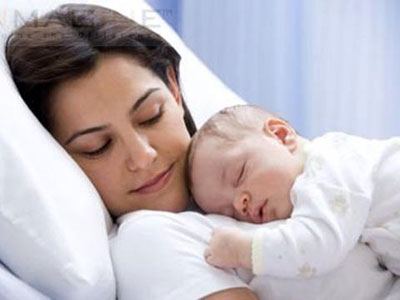 Chăm s&oacute;c b&agrave; mẹ sinh mổ 1