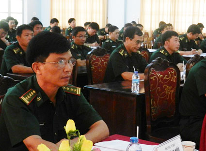 Đông đảo Chính ủy, Chính trị viên ở các đơn vị các cấp thuộc Bộ đội Biên phòng tỉnh tham dự Hội nghị sơ kết 8 năm thực hiện Nghị quyết 51 của Bộ Chính trị khóa IX.