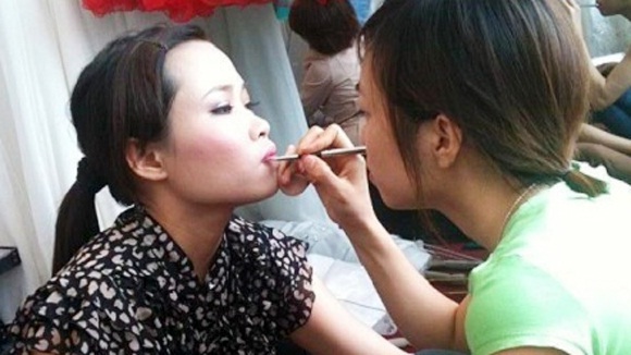 Dịch vụ cho thuê mặt phục vụ các lớp học trang điểm đang rất ăn khách tại Hà Nội và Sài Gòn