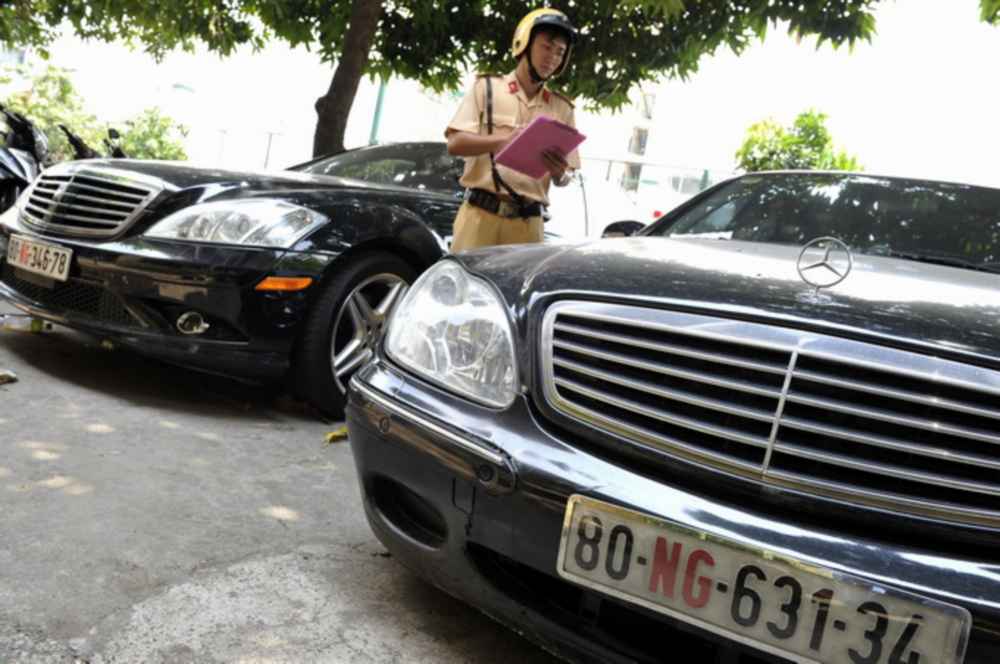 Sẽ tịch thu  xe đăng kí nước ngoài nếu vi phạm