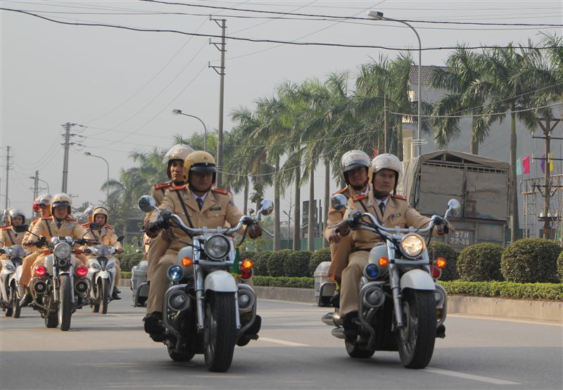 Diễu hành tuyên truyền lễ ra quân