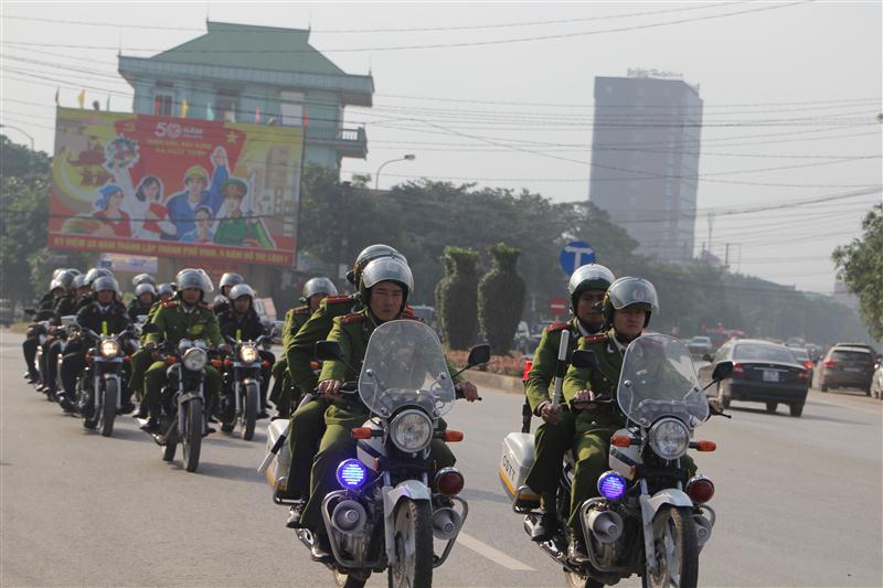 Diễu hành tuyên truyền lễ ra quân