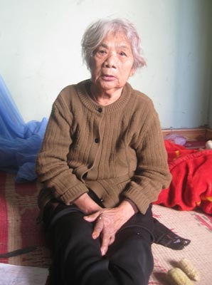 Mong muốn duy nhất của cụ Ái là Hồng bị đi tù đến lúc cụ nhắm mắt xuôi tay.