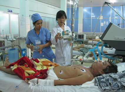 Chăm sóc cho bệnh nhân bị suy hô hấp tại khoa Hồi sức tích cực và chống độc Bệnh viện Lê Lợi.