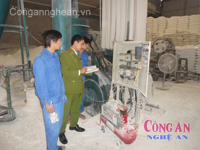 Phòng Cảnh sát PCCC và cứu nạn, cứu hộ tiến hành kiểm tra tình hình PCCC tại  các cơ sở
