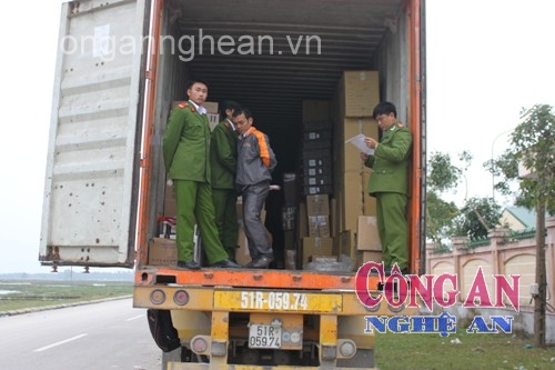  Hàng lậu vận chuyển trên xe container