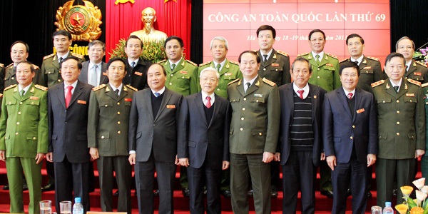  Tổng Bí thư Nguyễn Phú Trọng, Phó Thủ tướng Nguyễn Xuân Phúc, Phó Thủ tướng Phạm Bình Minh, Bộ trưởng Trần Đại Quang, Bí thư Trung ương Đảng Trương Hòa Bình và các đại biểu dự  tại Hội nghị Công an toàn quốc lần thứ 69. Ảnh: Công Gôn.