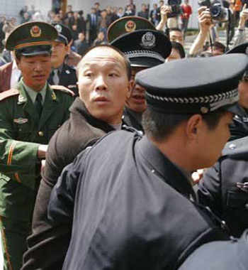 Anh She Xiang Lin với bản án oan oái ăm.