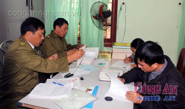 Ban Công an xã Thượng Sơn làm việc với công dân