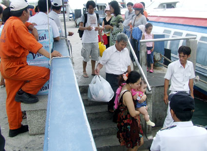 Chưa biết bao giờ bến tàu cánh ngầm Cầu Đá Vũng Tàu mới trở lại cảnh đông khách như thế này?