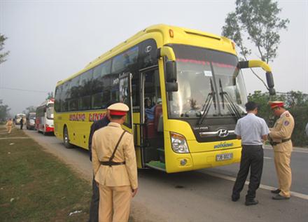 Lực lượng CSGT sẽ tăng cường kiểm tra các xe khách  đường dài để phát hiện, xử lý các xe chở quá số người quy định