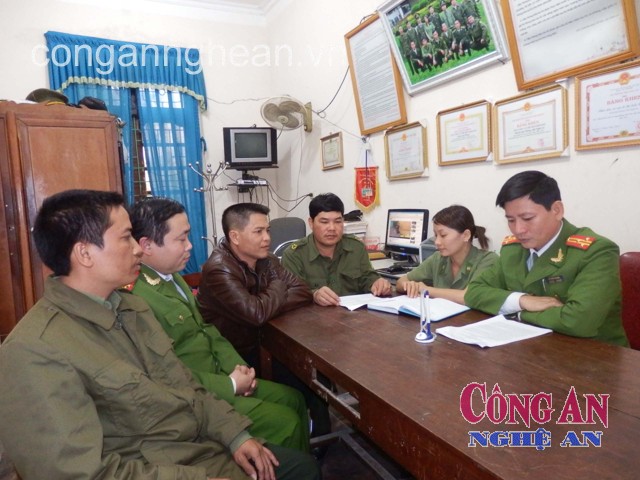 Công an huyện Quế Phong phối hợp giải quyết các vấn đề liên quan đến ANTT tại thị trấn Kim Sơn