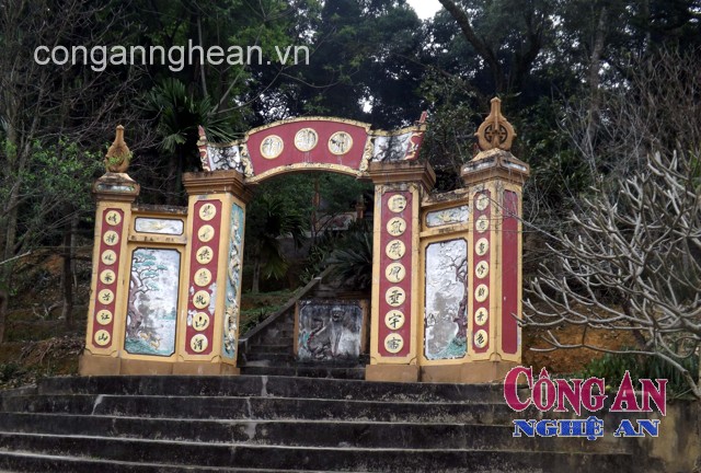 Đền Gia Ban tọa lạc trên một không gian sinh thái  đa dạng sinh học