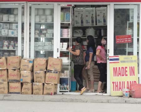 Với tâm lí bài trừ hàng Trung Quốc kém chất lượng, hàng Thái Lan được được nhiều người ưa dùng. Ảnh minh họa