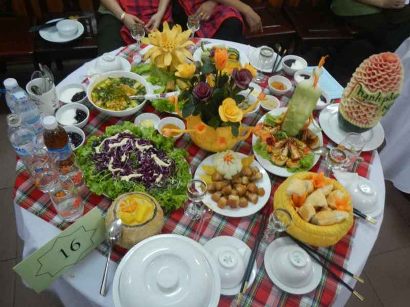  Mâm cơm đoạt giải nhất của gia đình đại diện Chi hội phụ nữ Phòng Hồ sơ