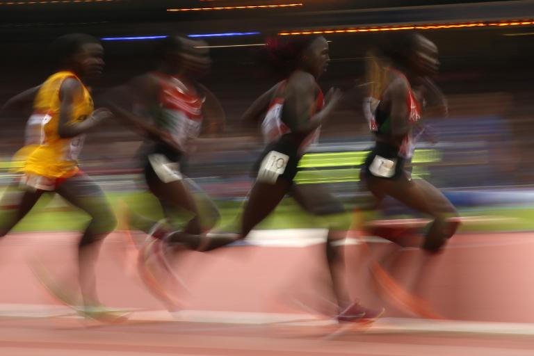 3 VĐV Kenya dẫn đầu trong đường chạy 10.000 m nữ tại giải thể thao Commonwealth Games ở thành phố Glasgow, Scotland