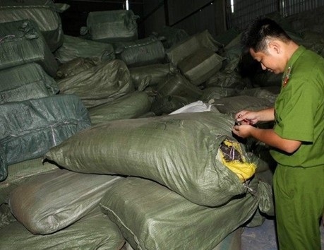 Số thuốc Bắc nhập lậu bị công an thu giữ. Ảnh: Infonet