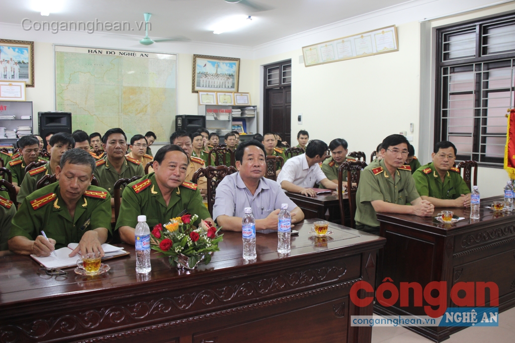 Các đại biểu tham dự buổi lễ