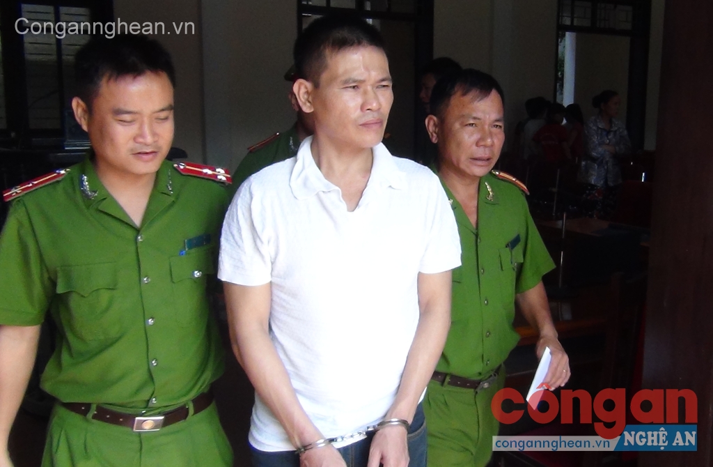 Dẫn giải bị cáo Lê Văn Thắng