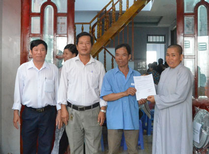 Hand-over great unity house to the poor