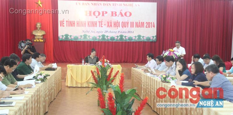 Toàn cảnh buổi họp báo