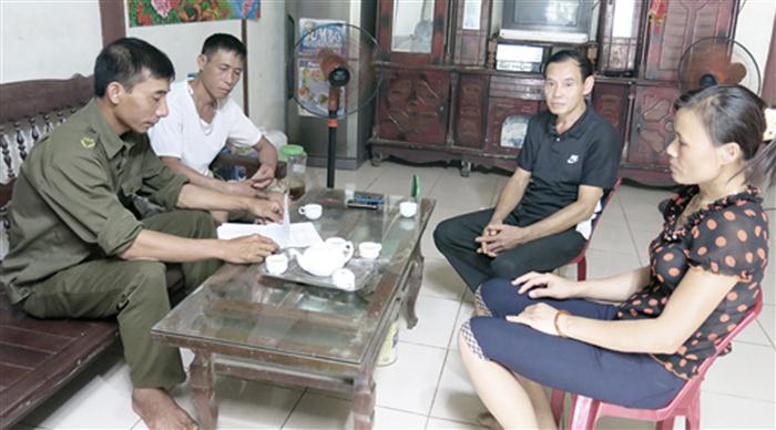 Thường xuyên thăm hỏi, động viên, cảm hóa người lầm lỗi tại khu dân cư                           giúp lực lượng Công an xã đảm bảo tình hình ANTT trên địa bàn Ảnh minh họa