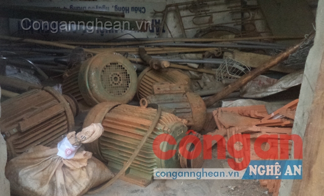 Một số máy móc, thiết bị dùng khai thác quặng trái phép đã bị đoàn kiểm tra thu giữ 