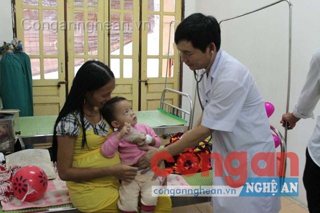 Sau 13 ngày điều trị, sức khỏe của bé Yến đã tiến triển tốt