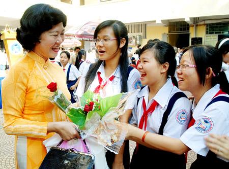 Cần có những chính sách, hành động thiết thực, cụ thể để kịp thời động viên những giáo viên có đóng góp tích cực cho sự nghiệp giáo dục - Ảnh minh họa
