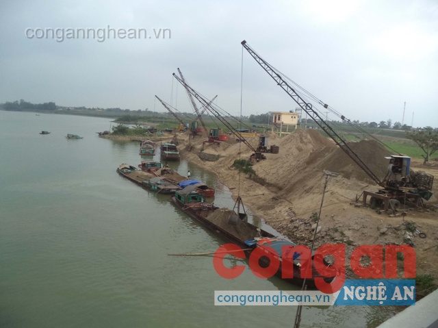 Tình trạng khai thác cát, sỏi trên địa bàn huyện Hưng Nguyên còn diễn ra phức tạp