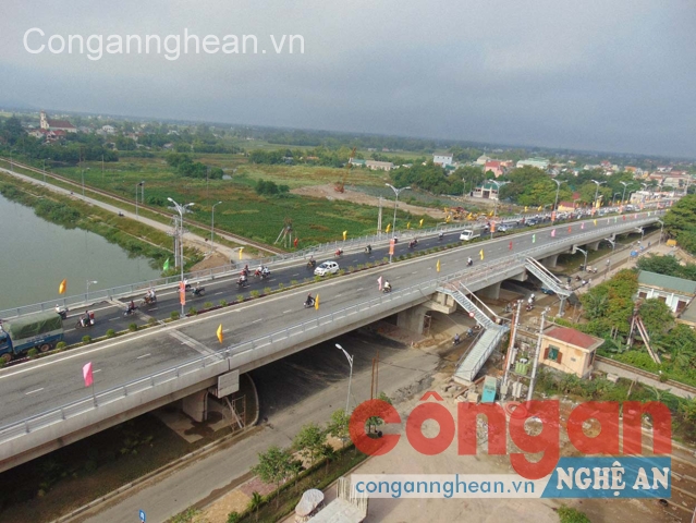 Cầu vượt đường sắt Bắc - Nam trên Quốc lộ 46