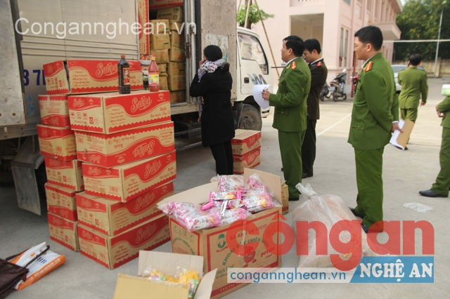 Số hàng bị lực lượng Cảnh sát PCTP về Môi trường  phát hiện, thu giữ