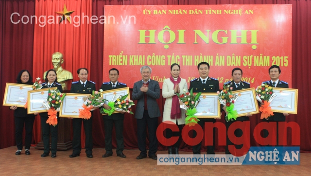 Trao Bằng khen của Thủ tướng Chính phủ cho 8 cá nhân  đạt thành tích xuất sắc