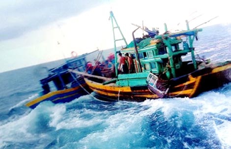 Cận cảnh một vụ va, đâm trên biển.