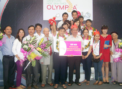 Niềm vui của HS trường THCS Nguyễn An Ninh khi đạt giải vô địch trong cuộc thi chung kết toàn quốc chương trình “Olympia dành cho HS THCS”.