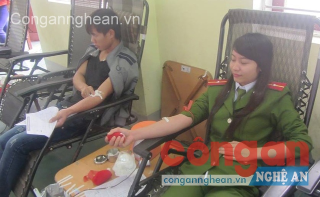 Tuổi trẻ Công an TX Cửa Lò tham gia hiến máu nhân đạo