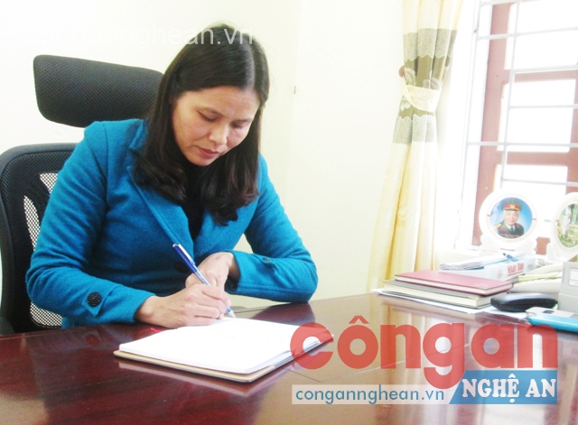 Hiệu trưởng Phan Thị Hồng Mai