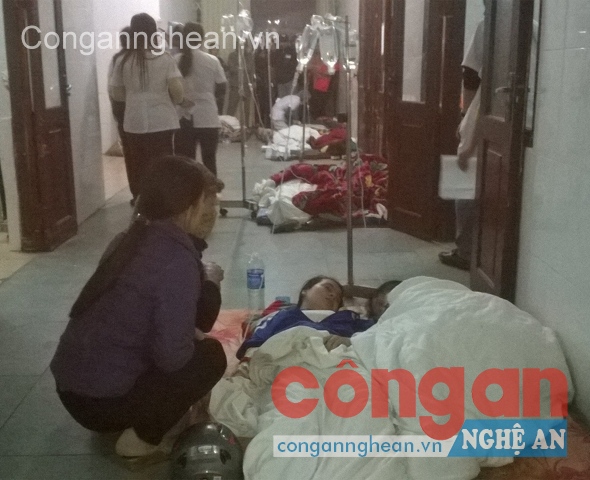 Các công nhân được cấp cứu tại Bệnh viện Đa khoa Phủ Diễn