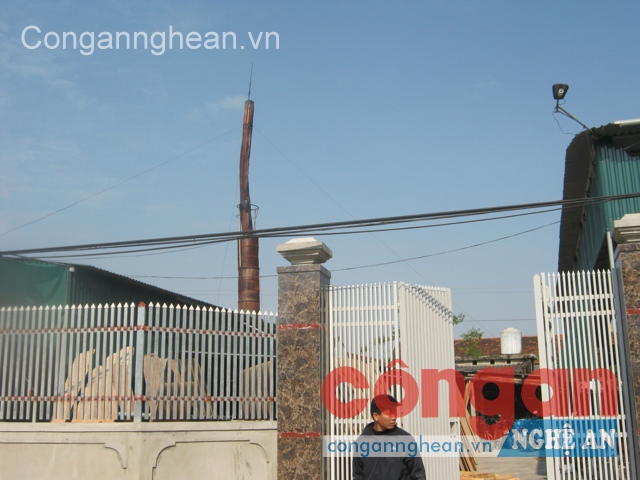 Xưởng gỗ được che chắn giảm tiếng ồn và ống khói lò sấy gỗ được nâng lên cao 13 m
