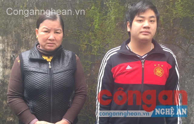 Đối tượng Nguyễn Thị Sen và Nguyễn Anh Dũng bị Công an TX Cửa Lò bắt về hành vi đánh bạc