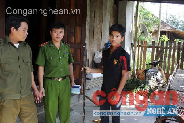 Vận động nhân dân giao nộp vũ khí, vật liệu nổ trái phép
