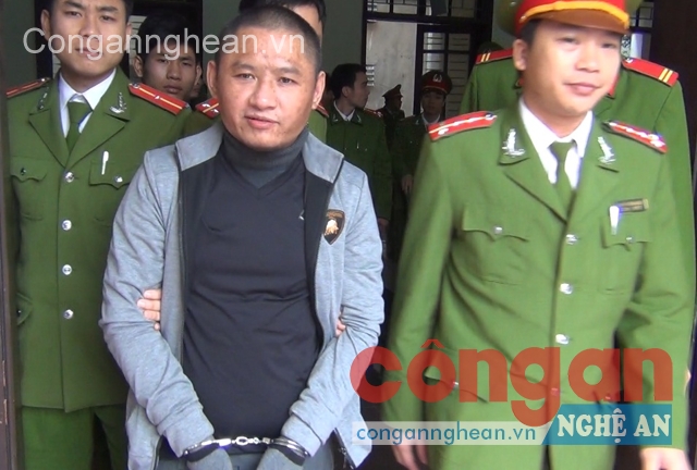  Dẫn giải bị cáo Phan Đình Tuấn tức “Tuấn Lay”