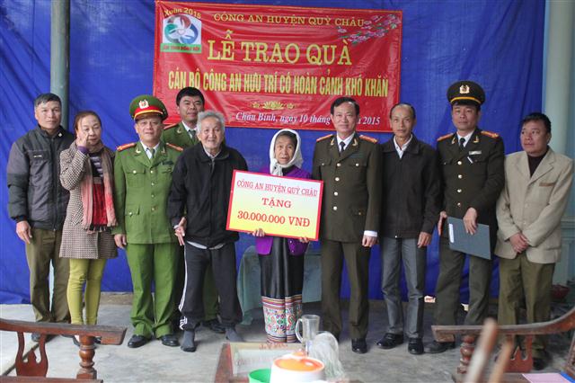 Tại buổi trao quà