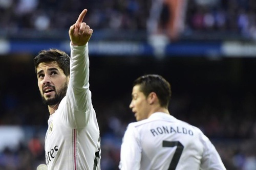Isco (trái) mở tỷ số