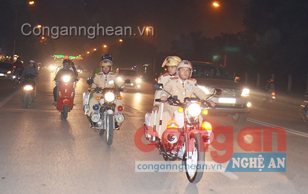Những chiến sĩ Cảnh sát giao thông luôn có mặt trên các tuyến đường để đảm bảo bình yên cho người dân